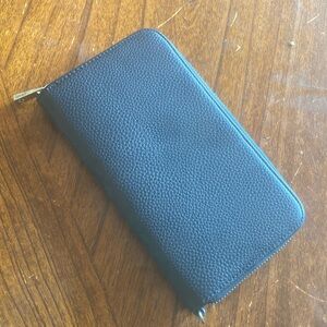 Brand New Thirty-one full zip wallet